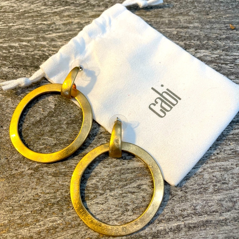 Cabi gold Flash back earrings